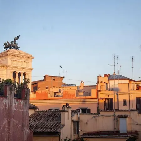 Peaceful Apartment In Piazza Venezia'S Alleys Rome Exterior photo