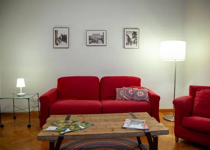 Peaceful Apartment In Piazza Venezia\'S Alleys